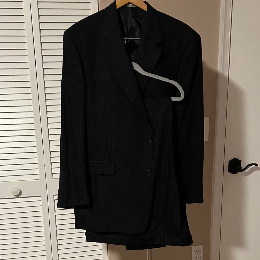 Men's Wool Navy Pinstripe Suit set Blazer, pants business size 44 L